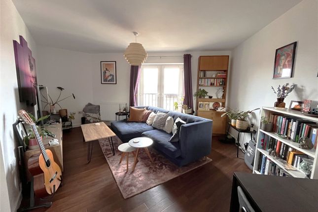 Flat to rent in Tabor Court, Samuel Courtauld Avenue