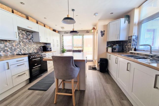 London House, The Square, Porthcawl photo 3
