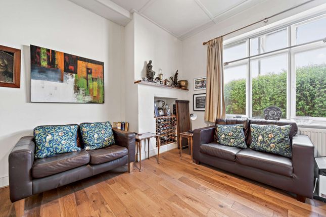 11, Curzon Avenue, Buckinghamshire photo 4