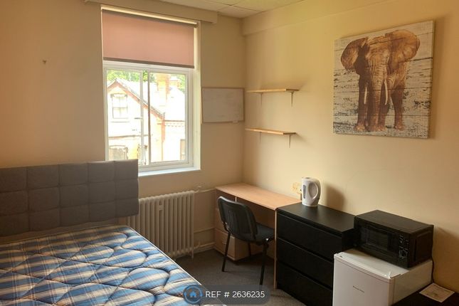 Double Bedroom With Mini Fridge,Kettle, Microwave