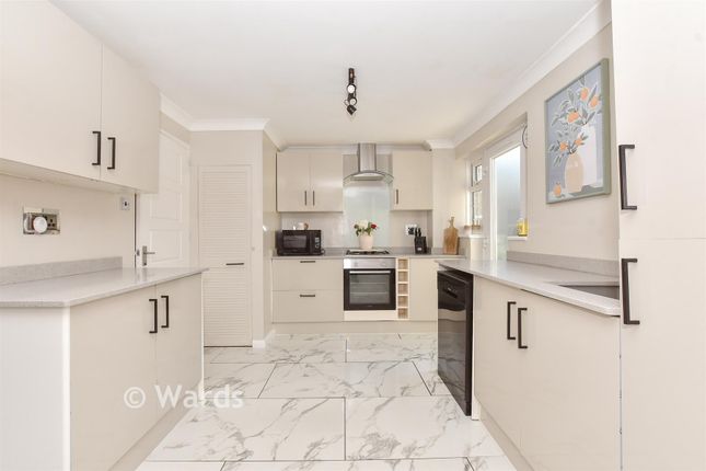 7, Hill Crescent, Canterbury photo 3