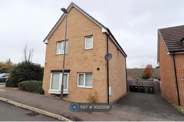 Bunkers Crescent, Bletchley, Milton Keynes photo 3