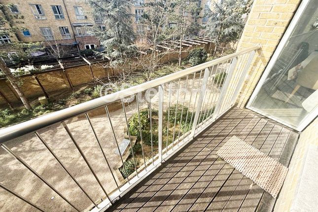 Flat 11, Larch Court, Admiral Walk, London photo 4