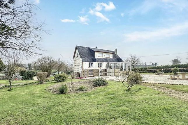 Detached house for sale in Le Teilleul, Basse-Normandie, 50640, France