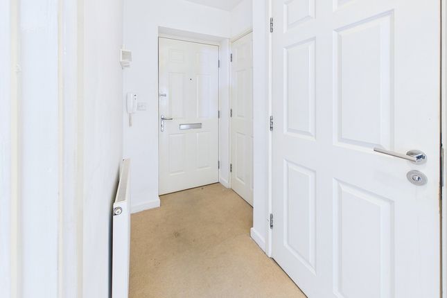 Flat Flat 3, Hannah Court, Sunningdale Gardens, London photo 4