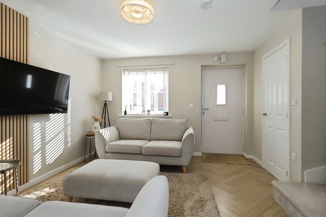 9, Clover Avenue, KIDDERMINSTER photo 2