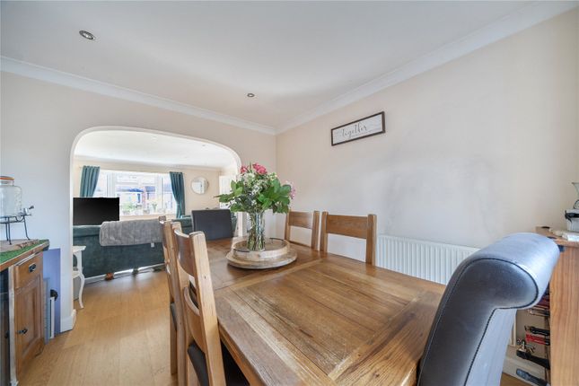 6, Aragon Walk, West Byfleet photo 4