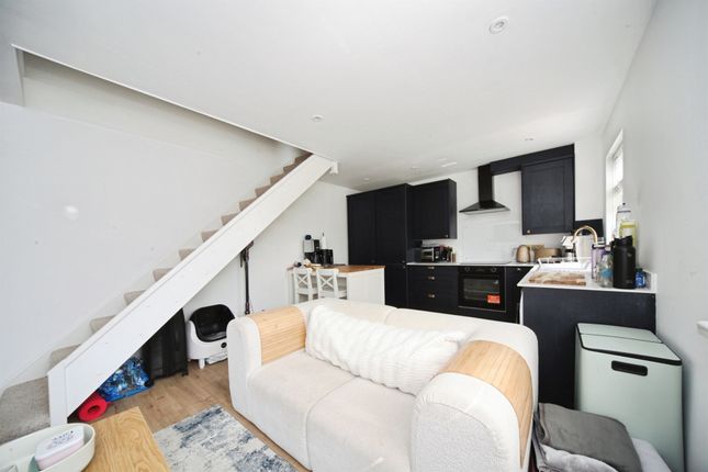 6, Lowry Drive, Dunstable photo 2