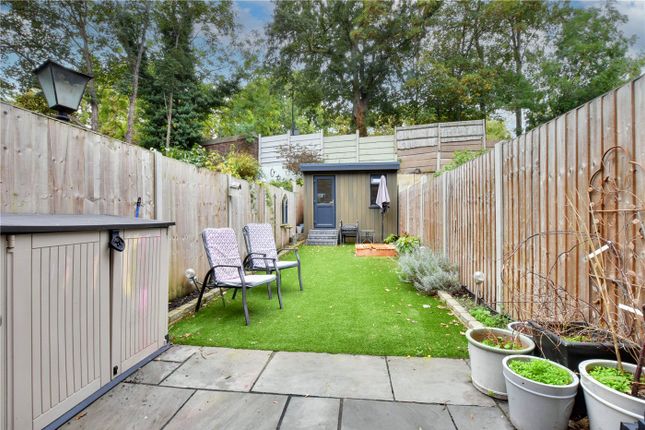19, Hurren Close, Blackheath photo 3