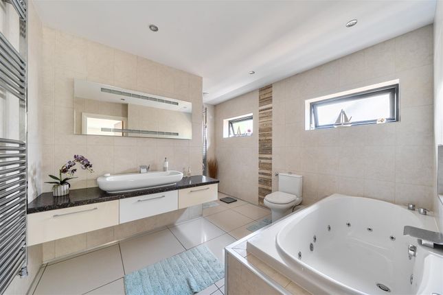 77, Dyffryn Road, Ammanford photo 4