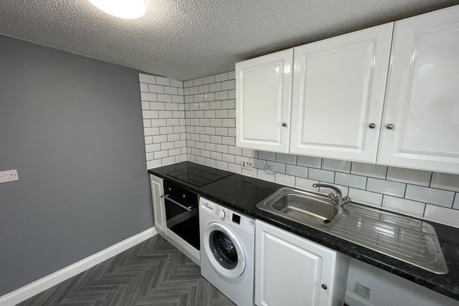 6 Lesmahagow Road, Strathaven, Strathaven photo 3