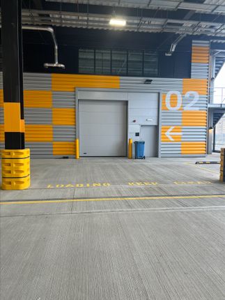 Warehouse to let in Creek Road, Barking