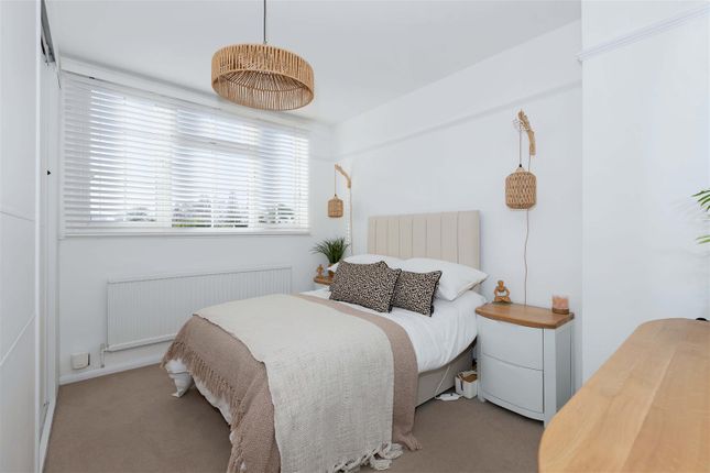 29, Melrose Avenue, Worthing photo 4