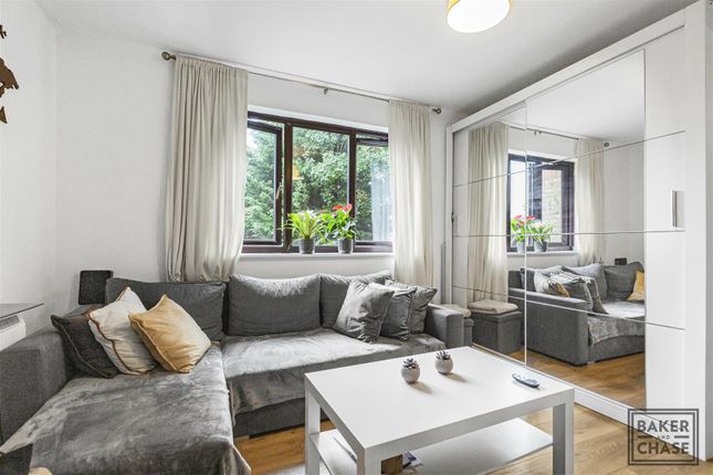 Isabella Close, London photo 4