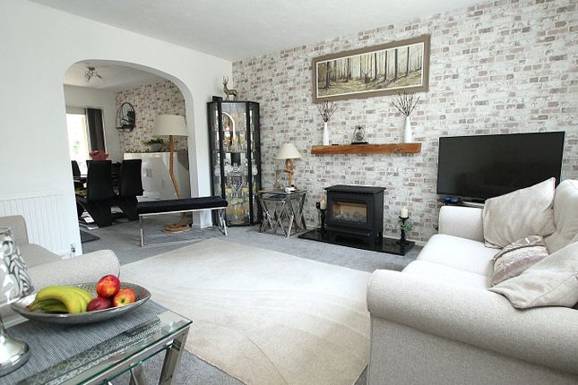 2, Vallis Close, Poole photo 3