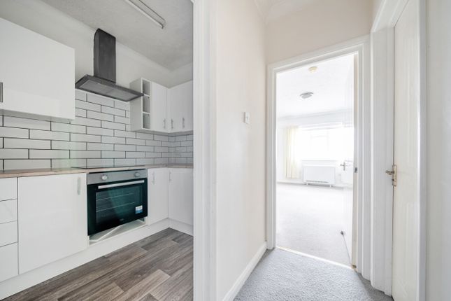 18, Applesham Court, Lancing photo 4