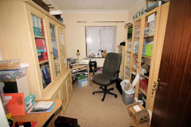 3 Bed Detached Bungalow For In Abigail Close Luton Lu3 Zoopla 3 Bed Detached Bungalow For In