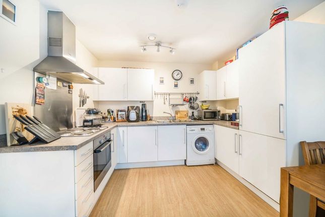 16 Fleming House, St. Georges Grove, London photo 3