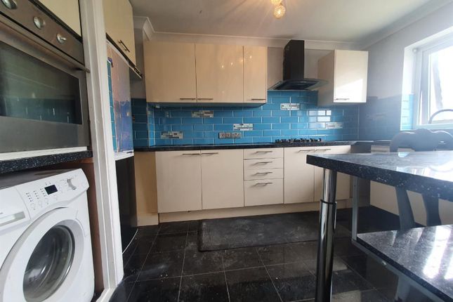 64b Mandeville Road, Enfield photo 2