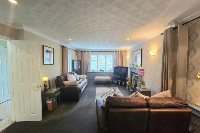 24 Llys Briallen, Bridgend photo 4
