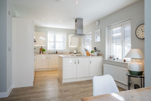 1 Renown Court, Long Hanborough photo 3