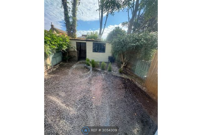 Chestnut Road, Twickenham photo 5