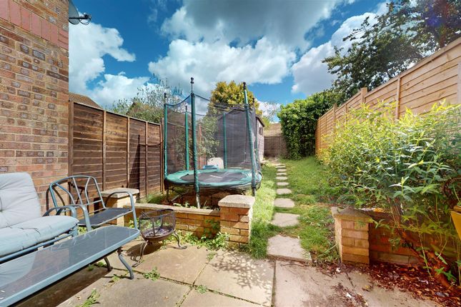 5, Primatt Crescent, Milton Keynes photo 2