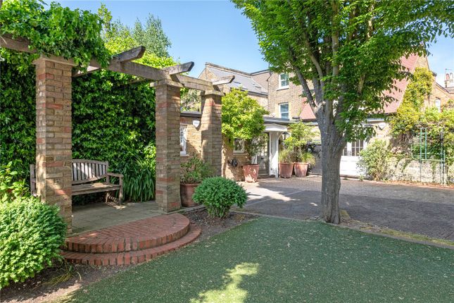 Lanterns Lodge, The Lanterns,, Bridge Lane, London photo 4