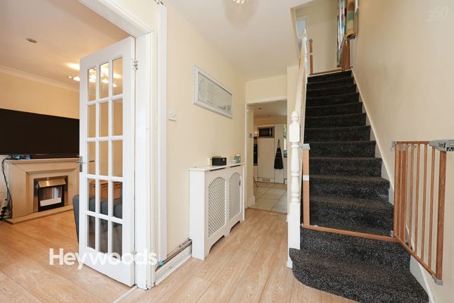 102 Chessington Crescent, Stoke-On-Trent photo 5