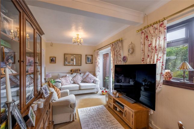 25, Milldale Crescent, Wolverhampton photo 4