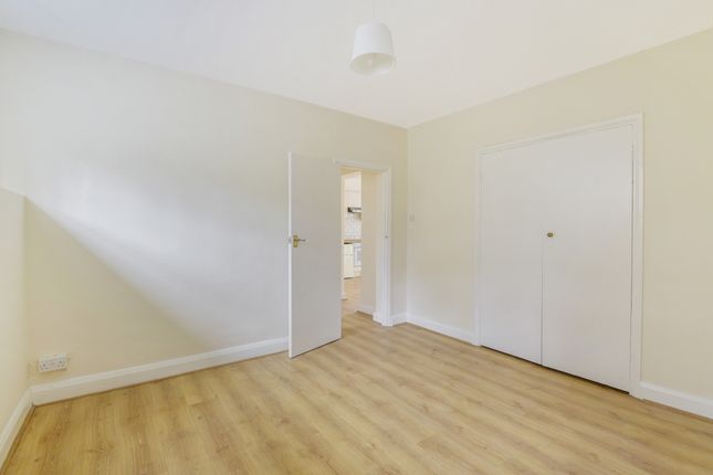 Flat 61B, Heathcroft,, Hampstead Way, London photo 2