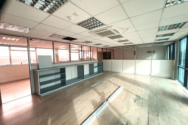 Office to let in Stanmore, Middlesex