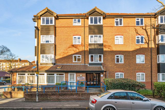 Thumbnail Flat for sale in Chatsworth Place, Mitcham