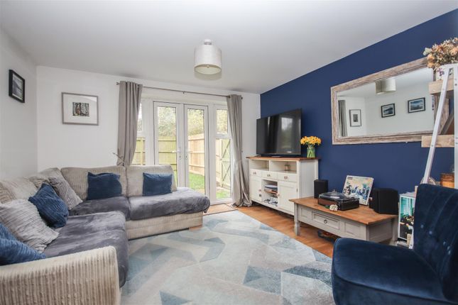 78, Tyne Way, Rushden photo 2