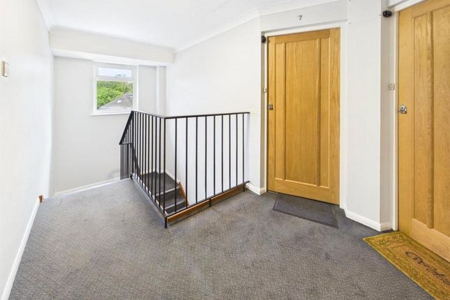 Flat 11, Rusper Court 2A,, Reddown Road, Coulsdon photo 3