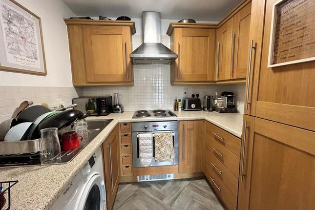 24, Oakwood Grove, Bury photo 2