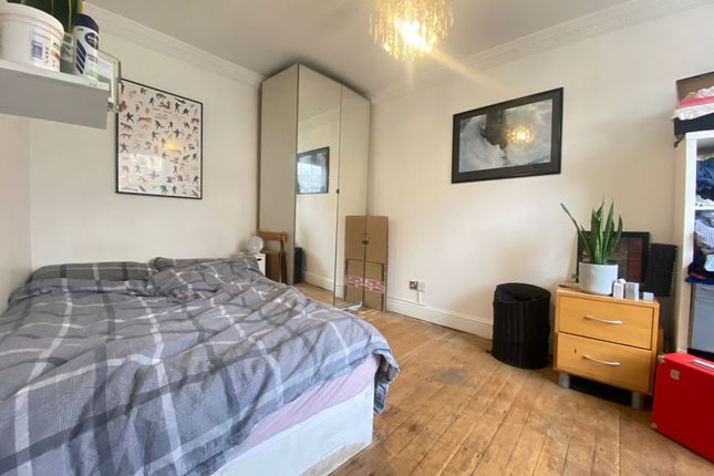 Thumbnail Flat to rent in Ada Place, London