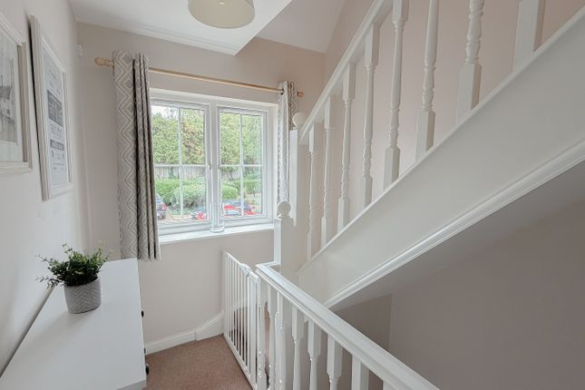 13 Stable Court, Millpond Place, Carshalton photo 5