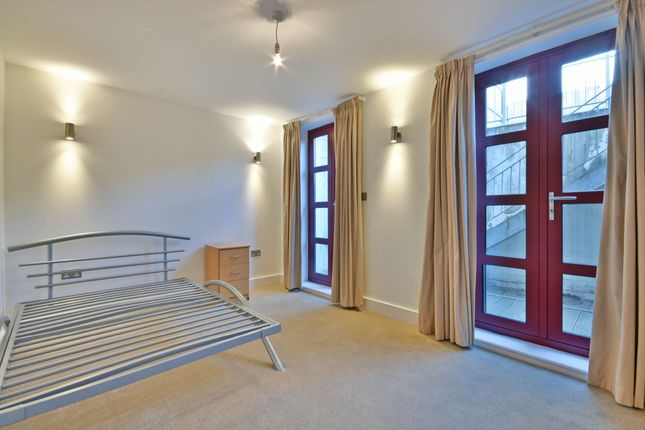 Flat to rent in Eagle Works West, Quaker Street, London