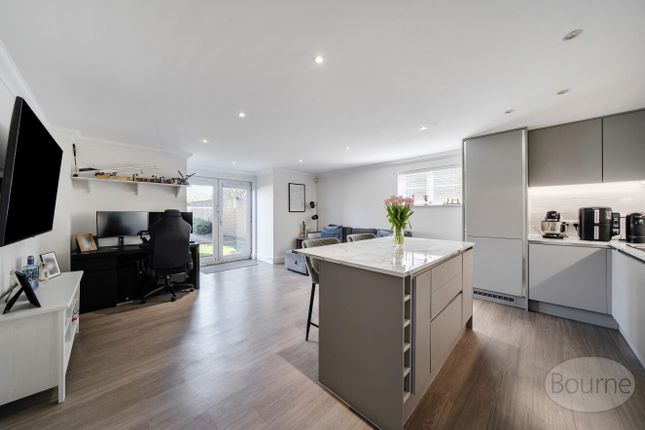 2, Woodgate Close, Cobham photo 3