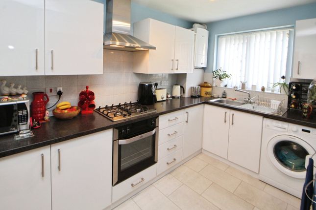 19, Highfield Gardens, Hyde photo 4
