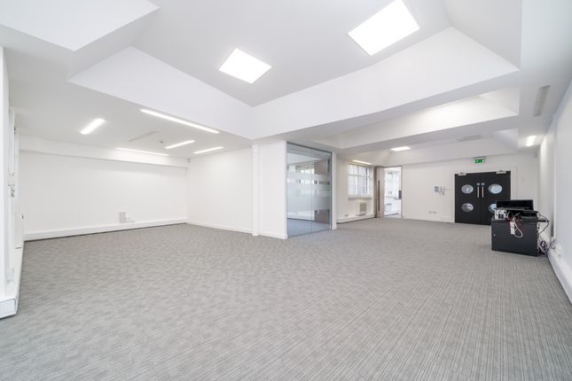 Office to let in Margaret Street, London