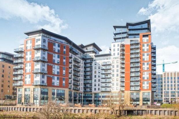 Thumbnail Flat to rent in 2 Riverside Way, Leeds