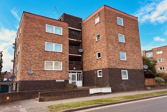 Flat for sale in The Common, Hatfield