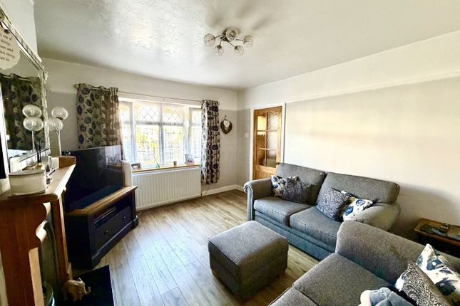 69, Church Lane, Chessington photo 2