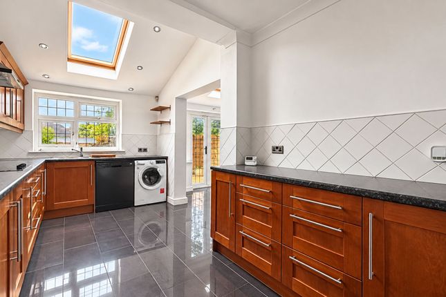 23 Englefield Crescent, Rochester photo 3