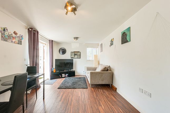 35, Crosse Courts Basildon, Basildon photo 4