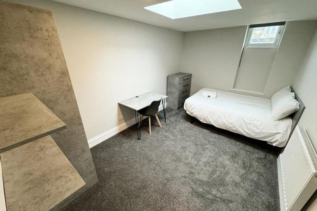 A Spacious And Clean Double Bedroom Featuring A Co...