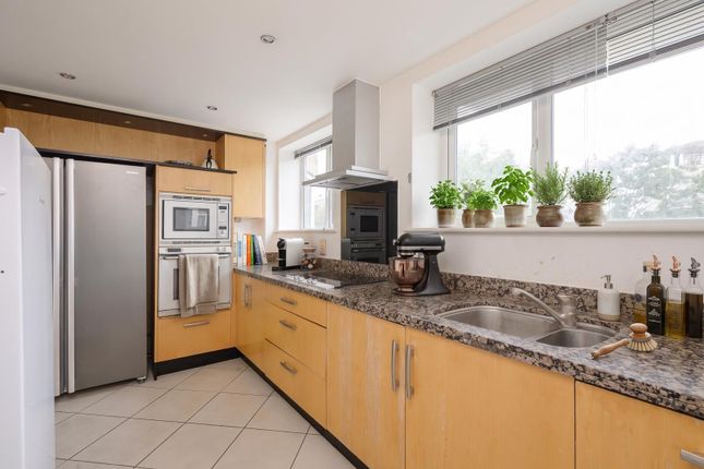 Flat 10, 4, Strand Drive, Richmond photo 2