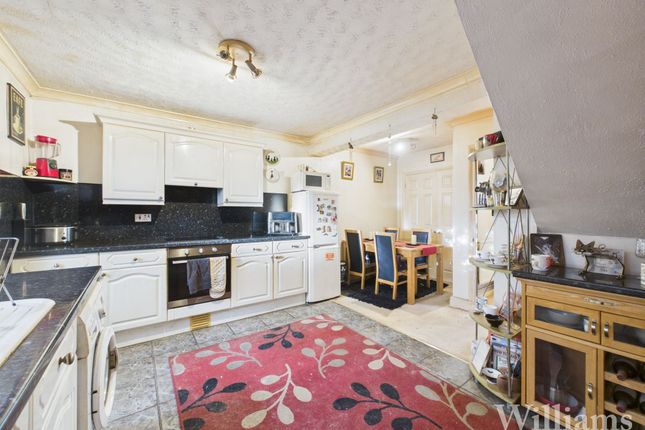 103 Springhill Road, Aylesbury photo 4